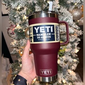 Yeti 35oz rambler mug with straw - Wild Vine Red NEW